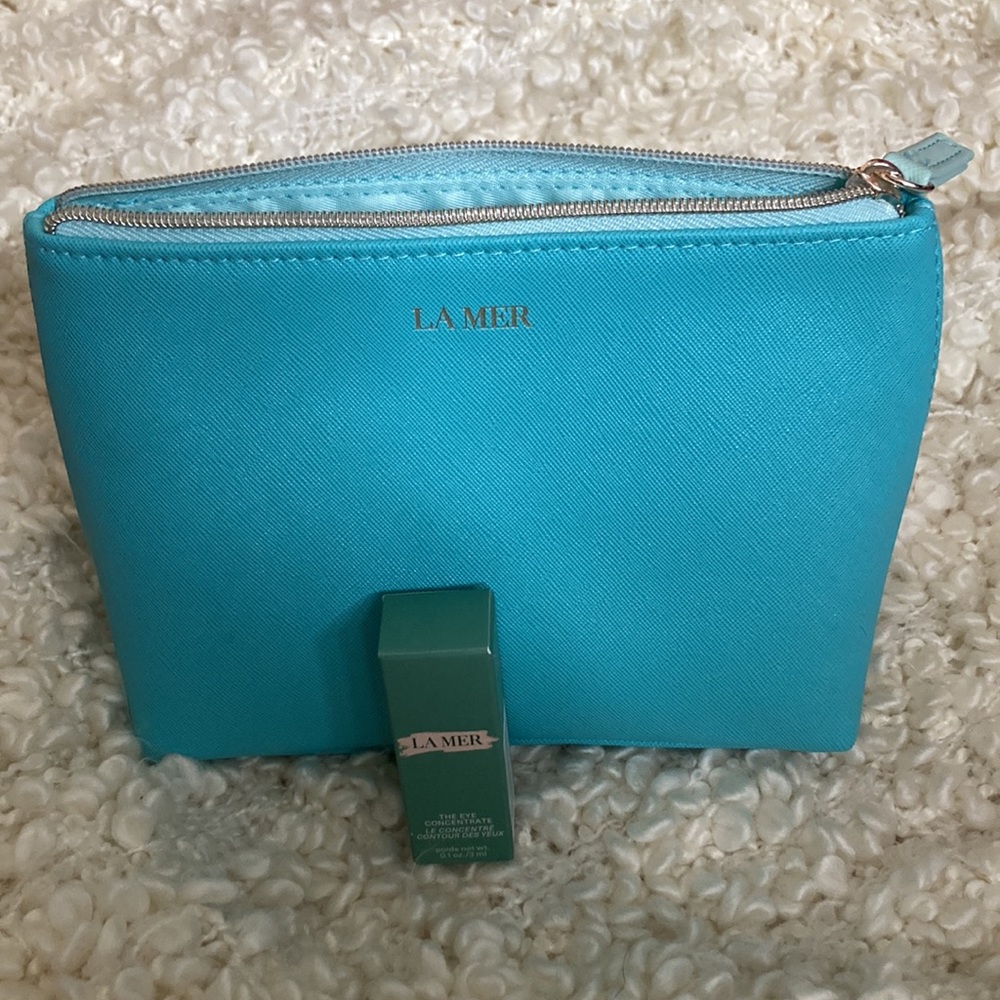 NEW la Mer make up bag & sample